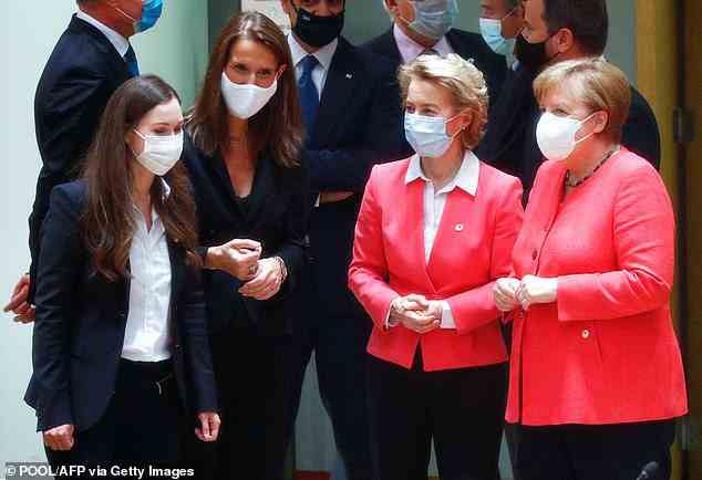Frau Marin hat mit ihrem Krisenmanagement beeindruckt, seit sie Anführerin geworden ist – Umgang mit der Covid-Pandemie und jetzt mit der russischen Invasion (abgebildet mit Belgiens Premierministerin Sophie Wilmes, EU-Kommissionspräsidentin Ursula von der Leyen und Angela Merkel im Jahr 2020).