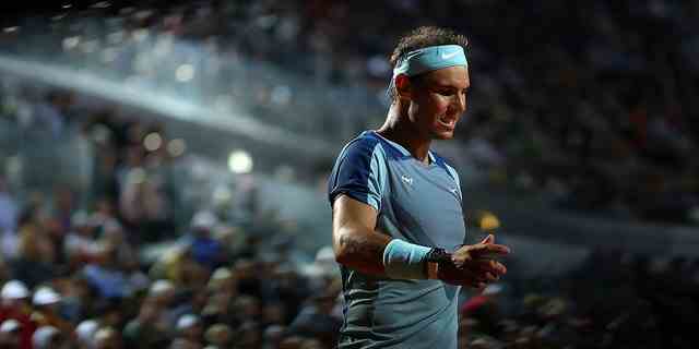 Rafael Nadal reagiert in seinem Match gegen Denis Shapovalov am 12. Mai 2022 in Rom.