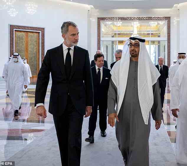 Der König schloss sich Präsidenten und Premierministern aus der ganzen Welt an, darunter der spanische Monarch König Felipe VI., als sie in die Vereinigten Arabischen Emirate kamen, um ihre Aufwartung zu machen