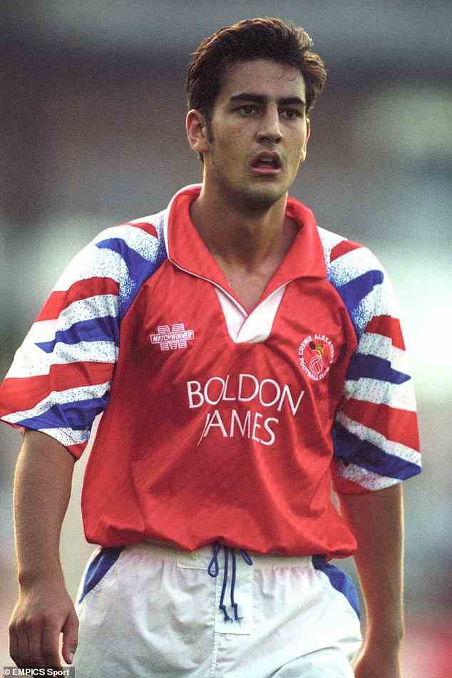Woodward signed his first professional contract with Crewe Alexandra in July 1992. He joined Bury in March 1995