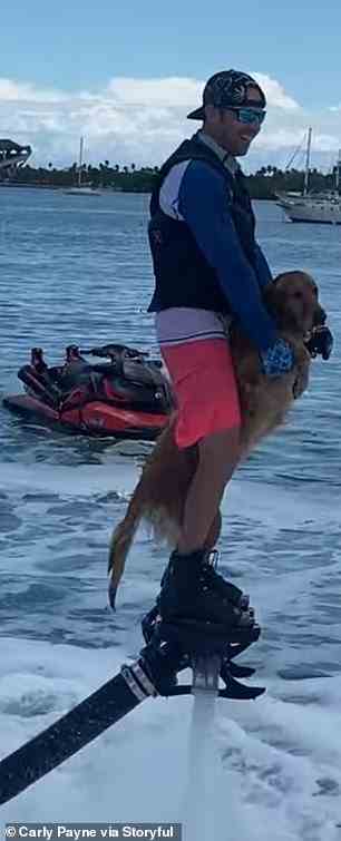 Der Besitzer wanderte dann weiter auf dem Gerät herum, nachdem er seinen Hund wieder auf ein Boot gebracht hatte