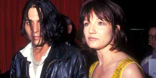 Johnny Depp und Ellen Barkin bei der APLA Fashion Show in LA im Jahr 1994.