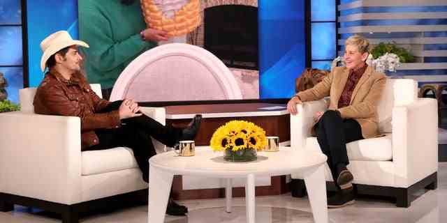 Ellen DeGeneres moderiert Brad Paisley in der Folge von Donnerstag "Die Ellen DeGeneres-Show."