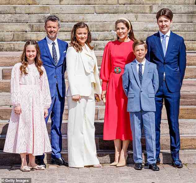 Royals: Mary und Kronprinz Frederik von Dänemark heirateten am 14. Mai 2004 im Kopenhagener Dom.  LR: Prinzessin Josephine, Frederik, Prinzessin Isabella, Mary, Prinz Vincent und Prinz Christian