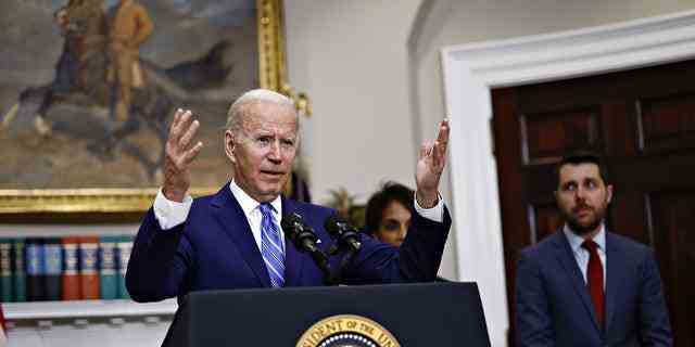 Präsident Joe Biden spricht am 4. Mai 2022 im Roosevelt Room des Weißen Hauses in Washington, DC, USA. 