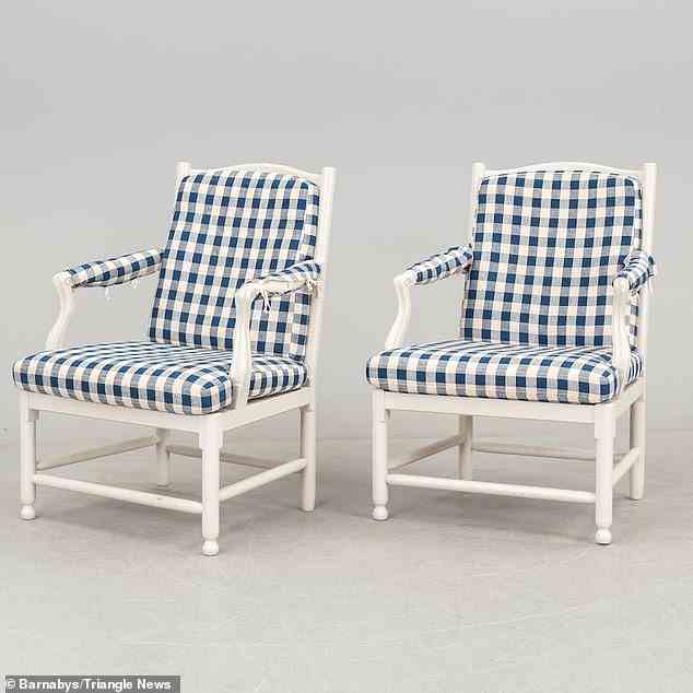 Ein bescheidenes Paar Sessel aus Ikeas Serie aus dem 18. Jahrhundert aus den 1990er Jahren wurde für 2.150 Pfund versteigert