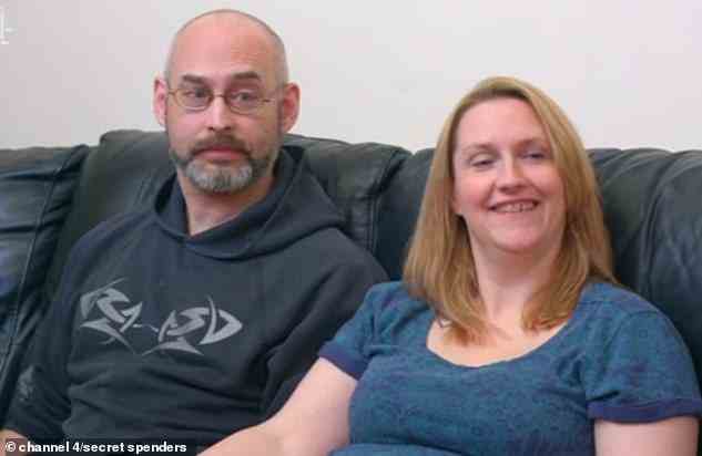 Das Paar war begeistert, nachdem ihnen von den Experten mitgeteilt wurde, dass sie 10.000 £ in Universal Credit beanspruchen könnten