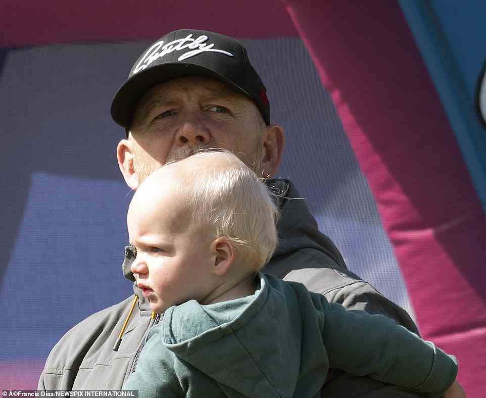 Der ehemalige Rugbyspieler wurde mit dem einjährigen Sohn Lucas auf dem Gelände gesehen