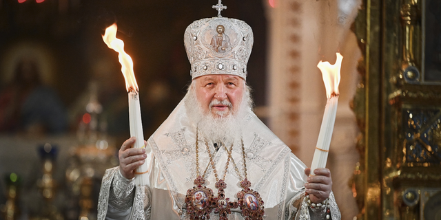 Der Patriarch Kirill der russisch-orthodoxen Kirche hält am Samstag, den 23. April, den Ostergottesdienst in der Christ-Erlöser-Kathedrale in Moskau, Russland.