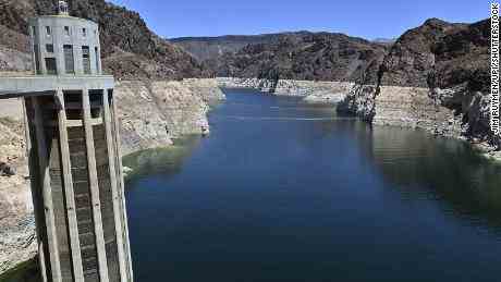 Der Wasserstand von Lake Mead, der weit unter den Vorhersagen liegt, könnte bis zum Herbst um weitere 12 Fuß sinken