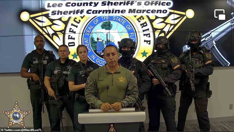 Nach dem Massaker in Uvalde erschien der Sheriff von Lee County in einem Video, in dem er den Bewohnern seiner Gemeinde versicherte, dass ihre Kinder in der Schule sicher seien