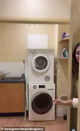 Frau Grace wurde dann die „riesige“ Waschküche in einem separaten Bereich des Hauses gezeigt, das sie mieten wollte