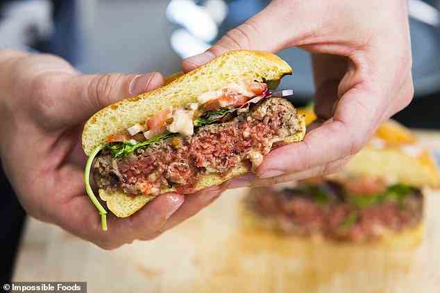 Demnächst erhältlich: Der fleischlose Burgerhersteller Impossible Foods erwartet, dass seine „blutenden“ Patties auf pflanzlicher Basis innerhalb des nächsten Jahres in die Regale der britischen Supermärkte kommen