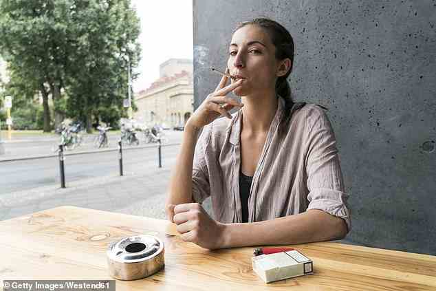 Das Gehirn mit einem leichten elektrischen Strom zu zappen, kann Ex-Rauchern helfen, Monate nach dem Aufhören vom Tabak abzusehen