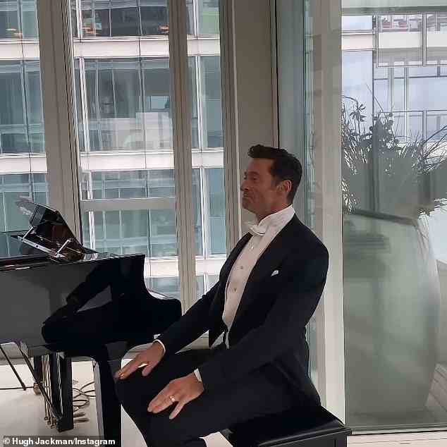Was geht ab!  Hugh Jackman (im Bild) hat seinen Fans einen Einblick gegeben, was Prominente wirklich tun, wenn sie sich auf die Met Gala vorbereiten