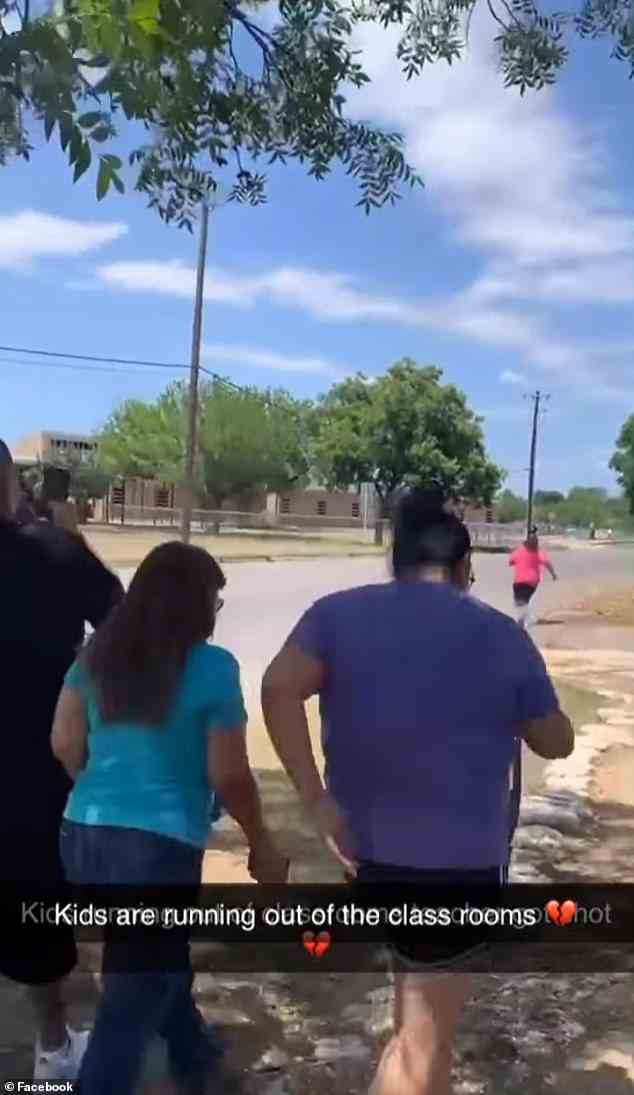 Das am Dienstag in den sozialen Medien gepostete Video zeigte Eltern, die verzweifelt zur Robb Elementary School in Uvalde, Texas, rannten, als eine Schießerei stattfand, bei der 19 Kinder und zwei Erwachsene getötet wurden