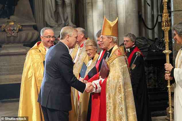 Der Erzbischof von Canterbury, Justin Welby, hier abgebildet, wie er Prinz Andrew die Hand schüttelt, hat vorgeschlagen, dem Herzog von York zu vergeben