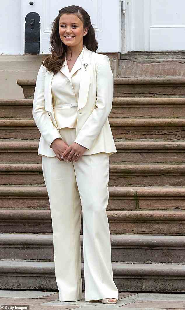 Prinzessin Isabella von Dänemark, 15, (im Bild) trug zu ihrer Konfirmation einen weißen Blazer, den ihre Mutter bereits 2017 getragen hatte