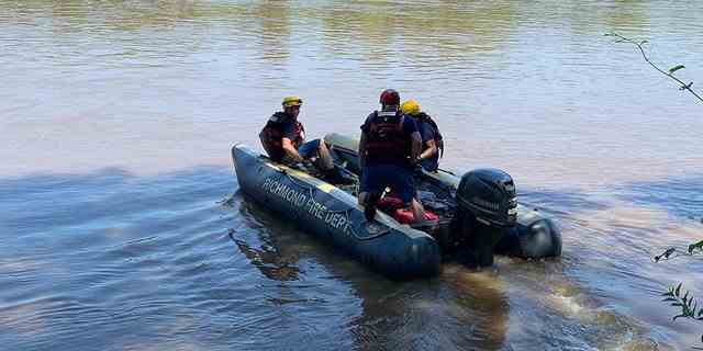 Beamte der Feuerwehr von Richmond suchen auf dem James River nach zwei vermissten Frauen aus Virginia (Richmond Fire Department)