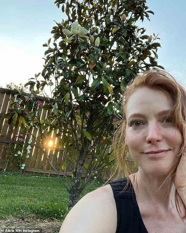 Beharrlich: Obwohl ihr letzter Beitrag der erste Einblick war, den Alicia in ihre Krebsbehandlungen gewährte, kündigte sie eine Woche zuvor mit einem Selfie aus ihrem Garten ihren Gesundheitskampf an