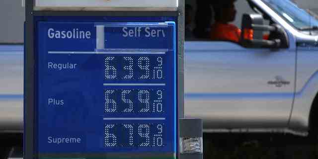 Gaspreise an einer Chevron-Tankstelle am 20. Mai 2022 in San Rafael, Kalifornien.