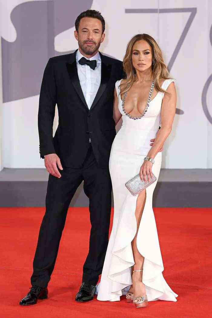 Jennifer Lopez gratuliert ihrem Freund Ben Affleck, während sie den Generations Award bei den MTV Movie & TV Awards 2022 entgegennimmt 3