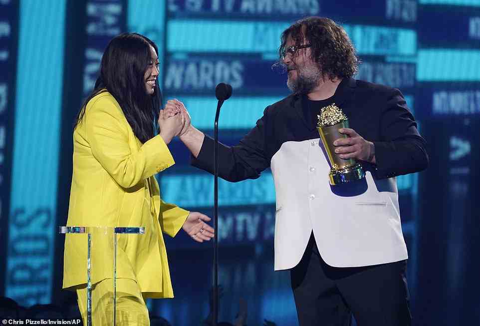 Awkwafina and Jack: Awkwafina presented the Comedic Genius Award to Jack Black, as they played a selection of clips from his movies throughout the years before Black came on stage to a thunderous ovation