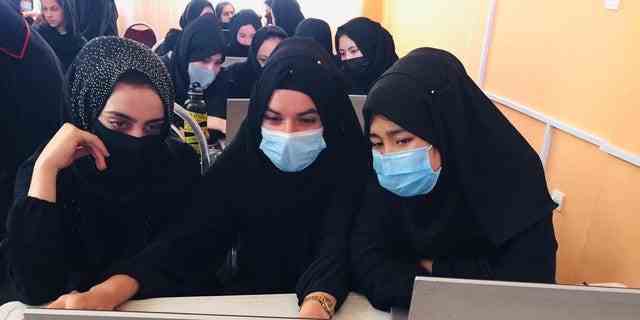 Ein unterirdisches Netzwerk von Schulen, das von LEARN betrieben wird, einer Wohltätigkeitsorganisation, die gegründet wurde, um Mädchen in Afghanistan zu unterrichten.
