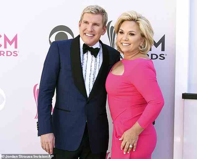Todd und seine Frau Julie sind bei den 52. Academy of Country Music Awards 2017 in Las Vegas zu sehen