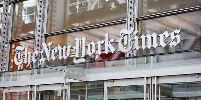 Ein Bild des Eingangs zum Gebäude der New York Times in New York City NY. 