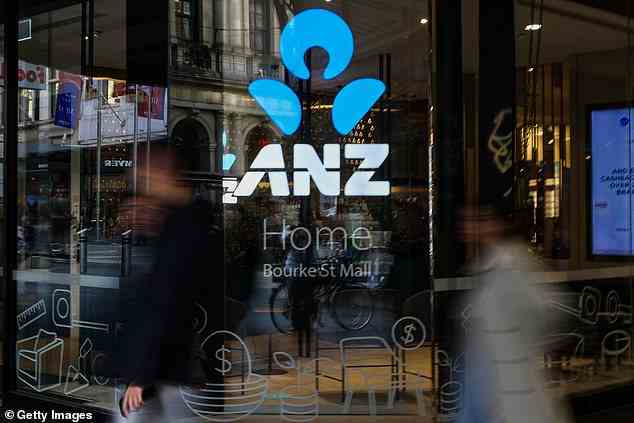 ANZ schloss sich kurze Zeit später an, als drei der vier großen australischen Banken ankündigten, dass sie die Zinsen um einen halben Prozentpunkt erhöhen würden, um der Erhöhung der Reserve Bank zu entsprechen