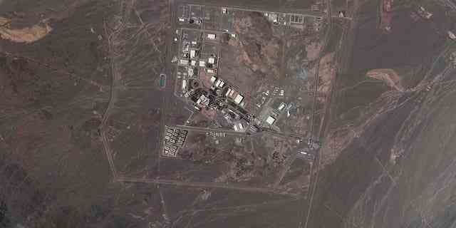 Dieses Satellitenbild von Planet Labs PBC zeigt Irans unterirdischen Nuklearstandort Natanz sowie den laufenden Bau zur Erweiterung der Anlage in einem nahe gelegenen Berg im Süden, in der Nähe von Natanz, Iran, 9. Mai 2022.