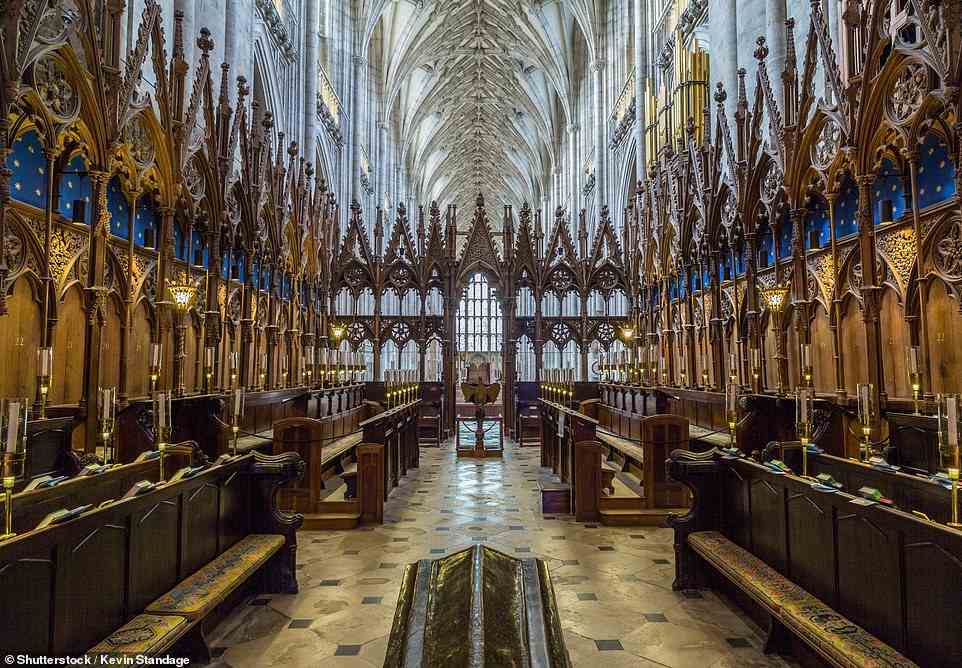 Laut James ist die Erkundung der Kathedrale von Winchester (im Bild) ein „wesentlicher Bestandteil eines Besuchs in der Stadt“.