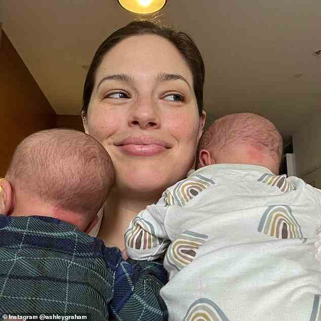 Erschreckend: Ihr Beitrag kommt weniger als einen Monat, nachdem sie enthüllte, dass sie bei der Geburt ihrer Zwillinge beinahe an einer schrecklichen Blutung gestorben wäre