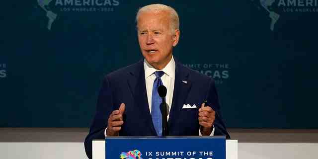 Präsident Biden spricht während der Eröffnungsplenarsitzung des Amerikagipfels am Donnerstag, den 9. Juni 2022, in Los Angeles.