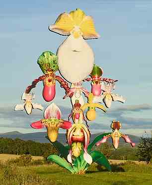 Marc Quinns bunte Love Bomb-Orchidee (im Bild) ist im Jupiter Artland Park in der Nähe von Edinburgh ausgestellt