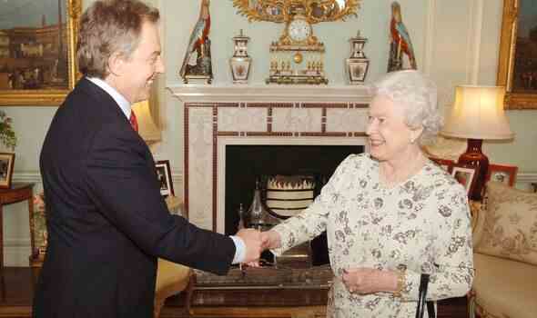 Tony Blair trifft die Queen