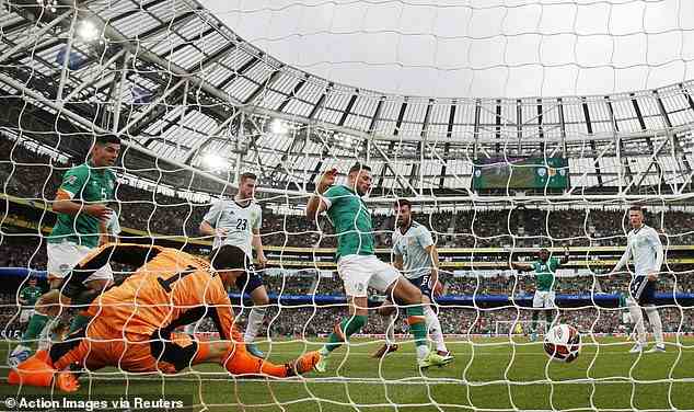 Die Republik Irland besiegte Schottland mit 3:0 und feierte am Samstag ihren ersten Sieg in der Nations League