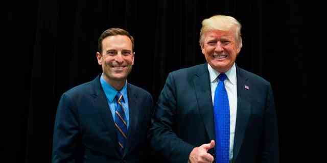 Sowohl der ehemalige Präsident Trump als auch der Gouverneur von Florida, Ron DeSantis, unterstützten Laxalt, Nevadas ehemaligen Generalstaatsanwalt.  Aber Brown gewann im April die Zustimmung der Nevada Republican Party.