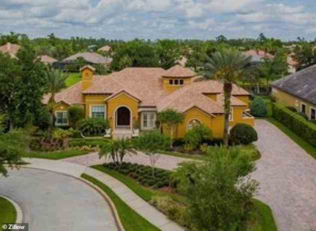 Bernstein lebt mit seiner Familie in einem 2-Millionen-Dollar-Haus in Florida