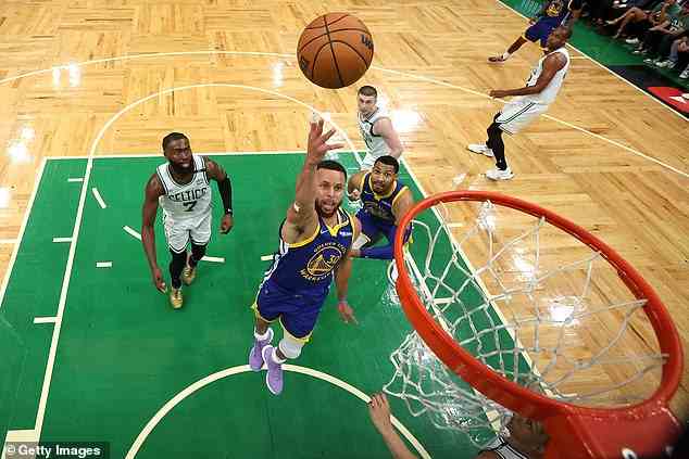 Curry holte sich den MVP-Award nach durchschnittlich 31 Punkten, fünf Assists und sechs Rebounds im Finale