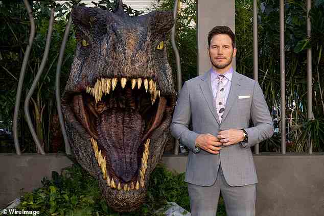 Dino: Der Schauspieler wurde gefragt, wie sich der „Babykot“ des Neugeborenen im Vergleich zum „Dinokot“ im Film verhält, was Pratt mit einem Lachen beantwortete;  gesehen am 6. Juni in Hollywood