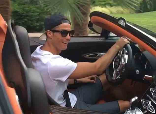 Ronaldo wurde gestern auf der spanischen Insel beim Fahren des 1,7 Millionen Pfund teuren Supersportwagens abgebildet