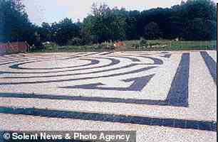 Das sorgfältig geplante Labyrinth ist 85 Quadratfuß groß