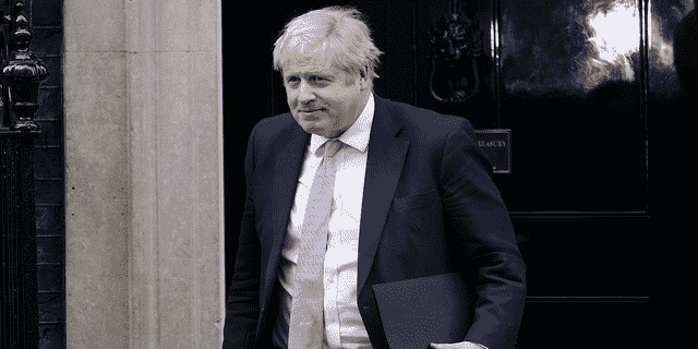 Der britische Premierminister Boris Johnson verlässt die Downing Street 10 auf seinem Weg zum House of Commons in London.  Das Vereinigte Königreich meldete einen Anstieg der Anzahl von Stuhlproben, die bei Kindern im Alter von 1 bis 4 Jahren positiv auf Adenovirus getestet wurden, im Vergleich zu den Werten vor der Pandemie, aber die Agentur stellte fest, dass keine Daten über die Gesamtzahl der im Vereinigten Königreich getesteten Proben verfügbar sind