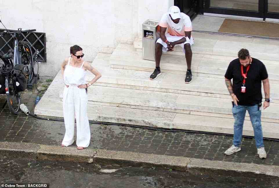 Stolz: Nach der Ankündigung des Films sagte Angelina: „Ich fühle mich geehrt, hier in Italien zu sein, um dieses ganz besondere Material zum Film zu bringen.“