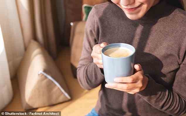 Die schlechte Nachricht für Kaffeeliebhaber ist, dass das geliebte Getränk Sie nachts wach halten kann, wenn es einige Stunden vor dem Schlafengehen konsumiert wird