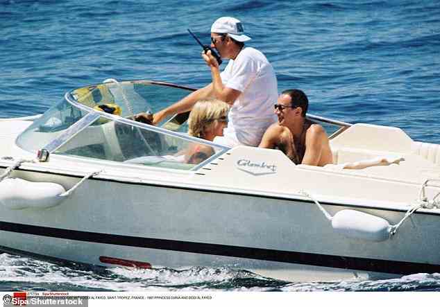 Prinzessin Diana und Dodi Fayed wurden 1997 auf der Yacht seines Vaters Mohamed Al-Fayed in St. Tropez abgebildet