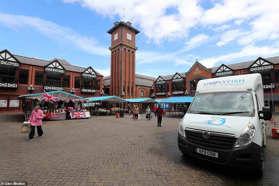 Wigans Zentrum und Freiluftmarkt – 1991 von Prinzessin Diana eröffnet – sollen durch Wohnungen, Restaurants, ein Hotel und ein Kino ersetzt werden.  Auf dem Markt sind nur noch vier Stände übrig