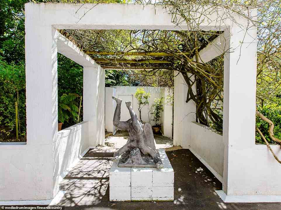 While the property itself is considered a diamond in the form of Modernist architecture, there are also various statues are on display around the grounds (like pictured)